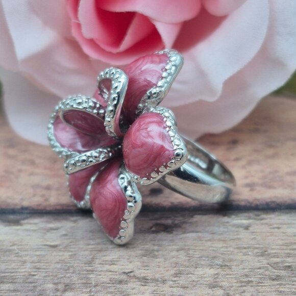 Silver Tone & Pink Enamel Large Statement Flower Ring Size 7 Fashion Cocktail - Picture 2 of 8